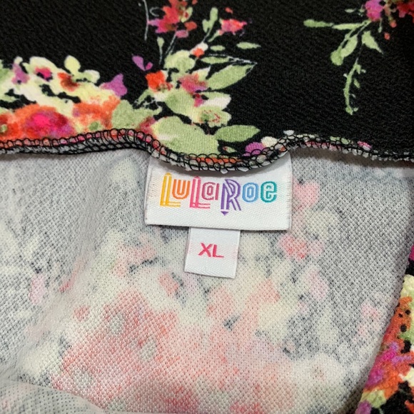 LuLaRoe Cassie pencil skirt. EUC. XL. Stretchy and super comfy. - Picture 3 of 3